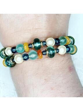 5857u. Green Memory Wire Bracelet Plastic